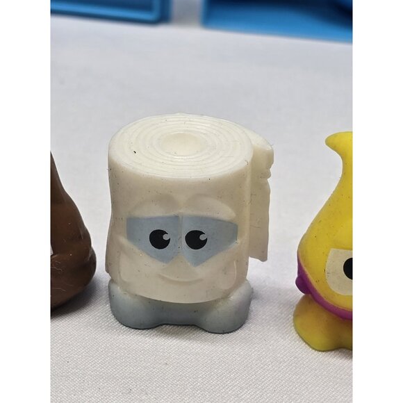 Poopeez Lot Outhouse,Toilet Paper Container, Toilet And Seven Figures - Picture 9 of 16